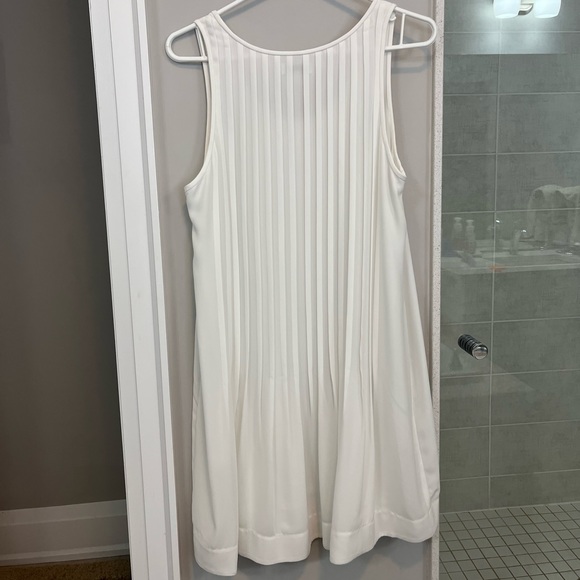 Babaton White Pleated Dress with Pockets - Picture 4 of 4
